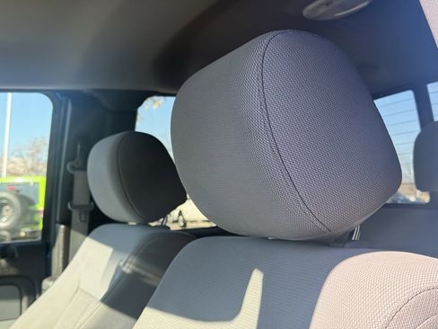 Used 2012 Ford F150 XLT w/ XLT Chrome Pkg image 11