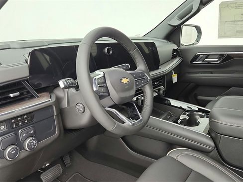 New 2025 Chevrolet Suburban Premier image 16