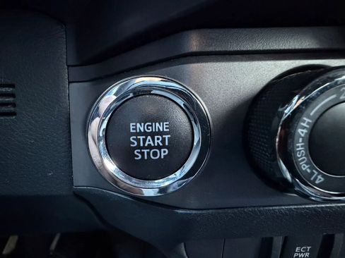 Used 2021 Toyota Tacoma TRD Sport AWD/4WD image 35