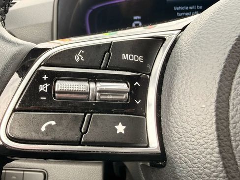 Used 2025 Kia Seltos S FWD image 19