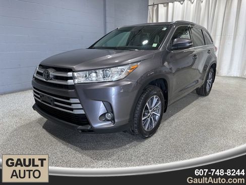 Used 2018 Toyota Highlander XLE AWD/4WD image 4