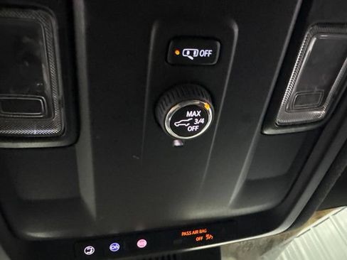 Used 2023 GMC Yukon SLT AWD/4WD image 42