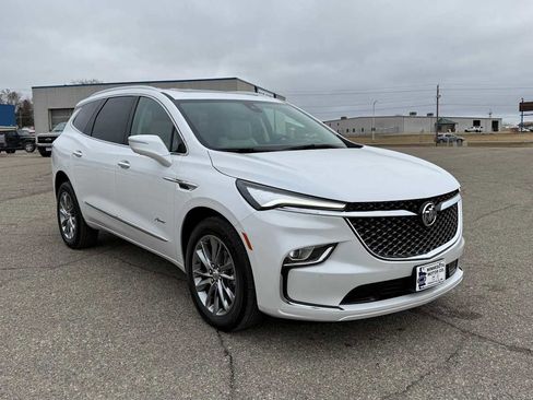 Used 2024 Buick Enclave Avenir image 2