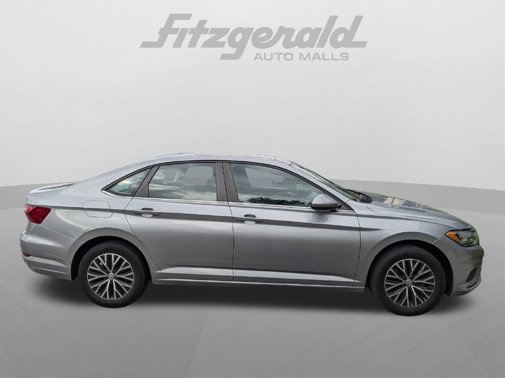 Used 2020 Volkswagen Jetta SE w/ SE Cold Weather Package FWD image 2