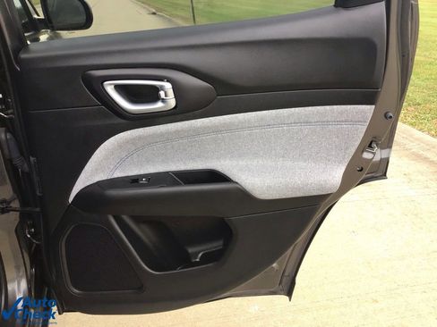 Used 2022 Jeep Compass Latitude image 14