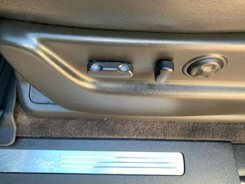 Used 2011 Cadillac Escalade Luxury RWD image 30