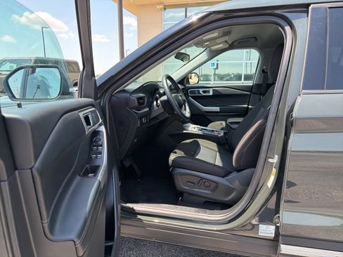 Certified 2024 Ford Explorer XLT w/ Class IV Trailer Tow Package AWD/4WD image 8