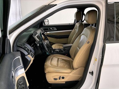 Used 2016 Ford Explorer XLT w/ Equipment Group 202A image 15