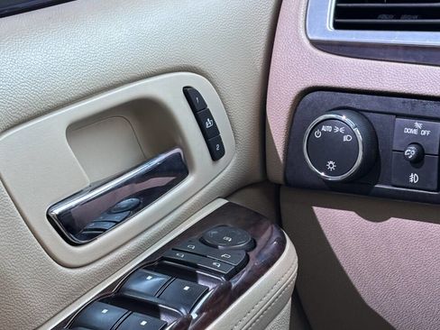 Used 2012 Cadillac Escalade Premium image 23
