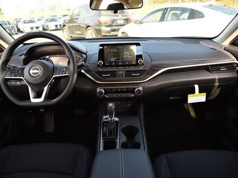 New 2025 Nissan Altima 2.5 SV image 8