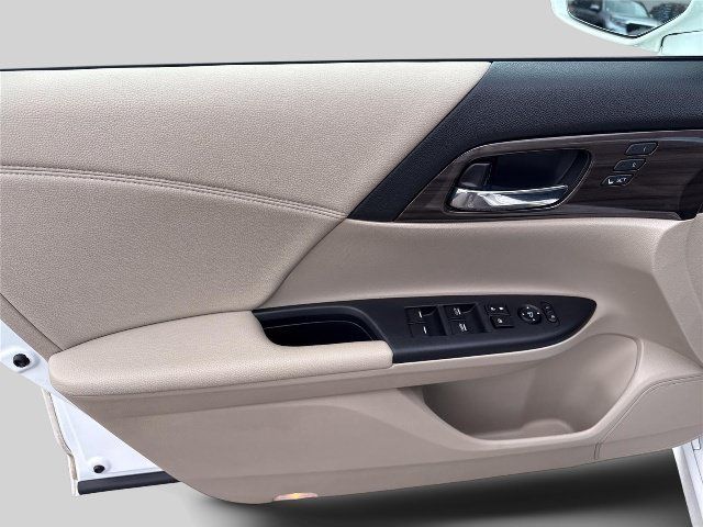 Used 2017 Honda Accord Touring image 18