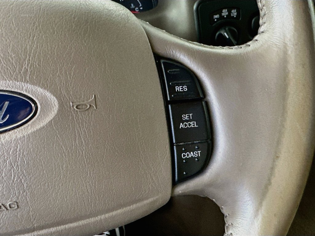 Used 2004 Ford F350 Lariat AWD/4WD image 26