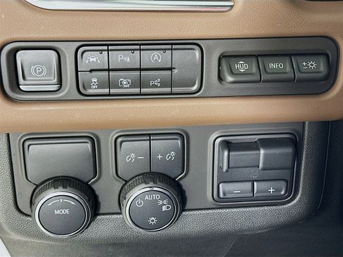 Used 2024 Chevrolet Tahoe High Country w/ Advanced Technology Package image 11