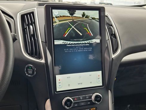 Used 2024 Ford Edge SE image 25