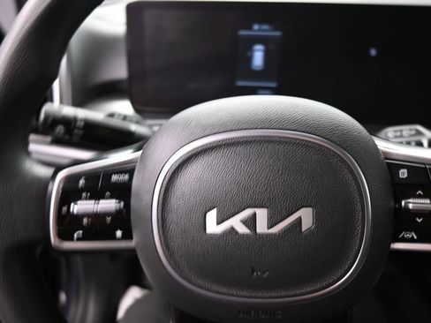 Used 2025 Kia Sorento LX FWD image 16