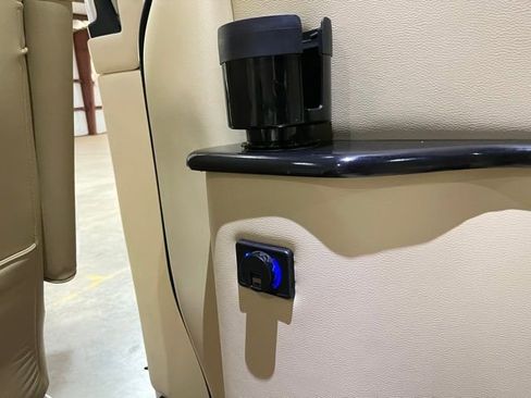 Used 2023 Mercedes-Benz Sprinter 2500 image 34