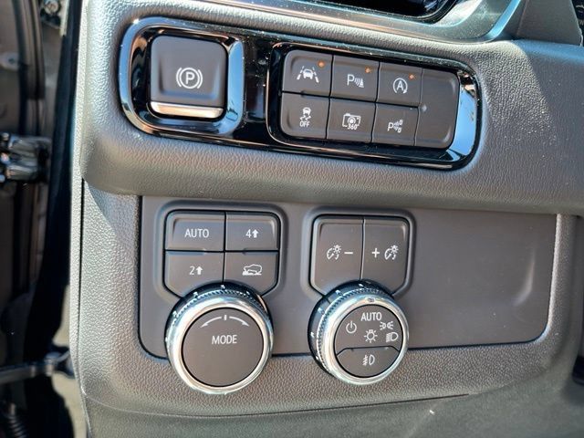 New 2026 GMC Yukon XL Denali w/ Sun & Power Step Package AWD/4WD image 28