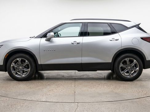 Used 2025 Chevrolet Blazer LT FWD image 3