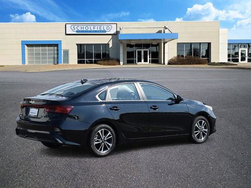 Used 2024 Kia Forte LXS image 3