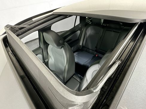 Used 2026 Volkswagen Tiguan SE R-Line image 21