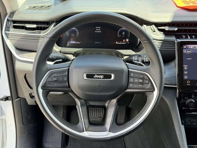 Used 2023 Jeep Grand Cherokee Limited AWD/4WD image 18