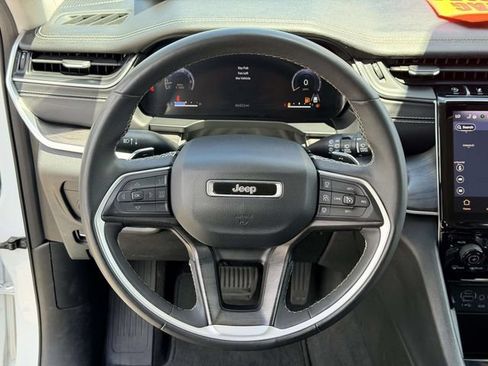 Used 2023 Jeep Grand Cherokee Limited AWD/4WD image 18
