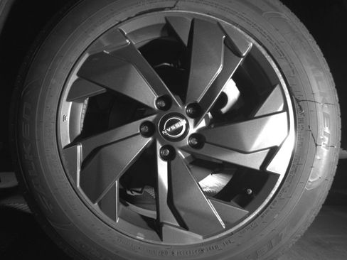Used 2025 Nissan Rogue SV FWD image 17
