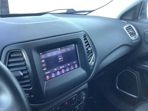 Used 2018 Jeep Compass Latitude w/ Popular Equipment Group AWD/4WD image 17