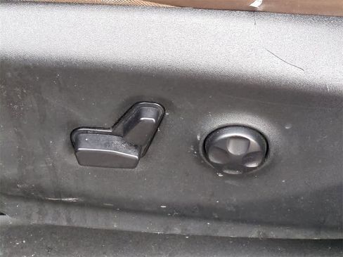 Used 2017 Chrysler Pacifica Limited image 16