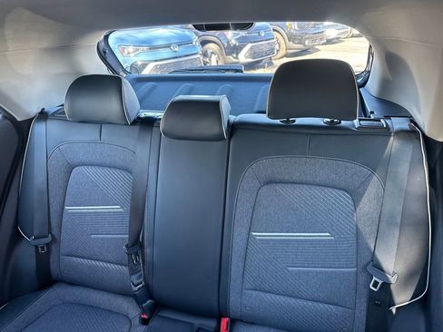 Used 2024 Hyundai Venue Limited image 40