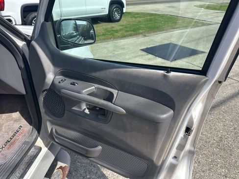 Used 2001 Ford Explorer Sport Trac 2WD image 11