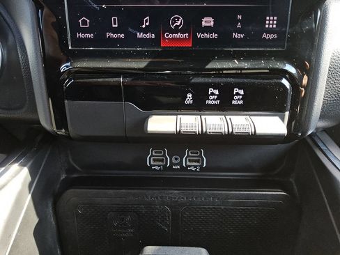 Used 2025 RAM 1500 Laramie AWD/4WD image 22