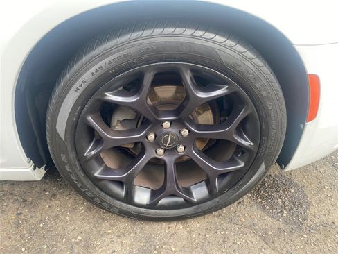 Used 2020 Chrysler 300 Touring w/ Sport Appearance Package image 16