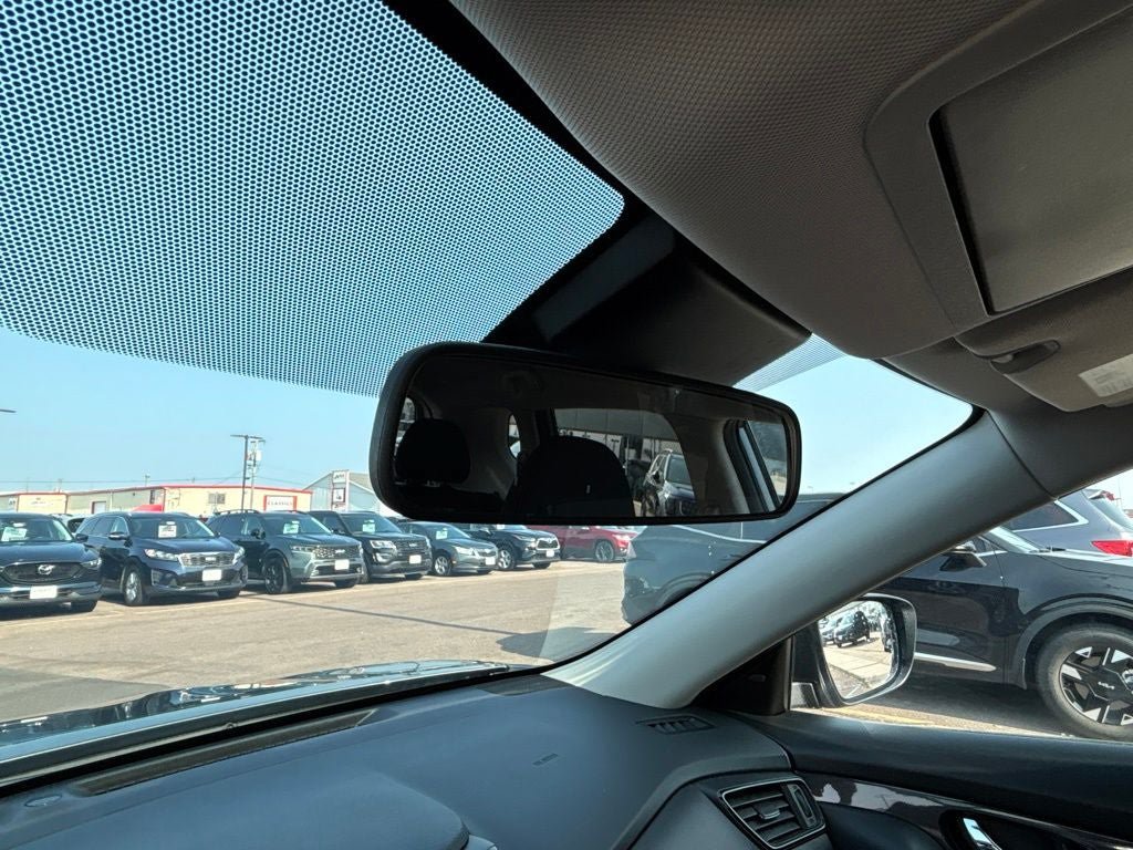 Used 2020 Nissan Rogue SV AWD/4WD image 18