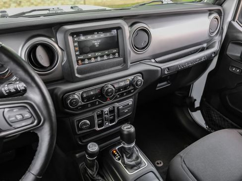 Used 2021 Jeep Wrangler Unlimited Sport AWD/4WD image 36