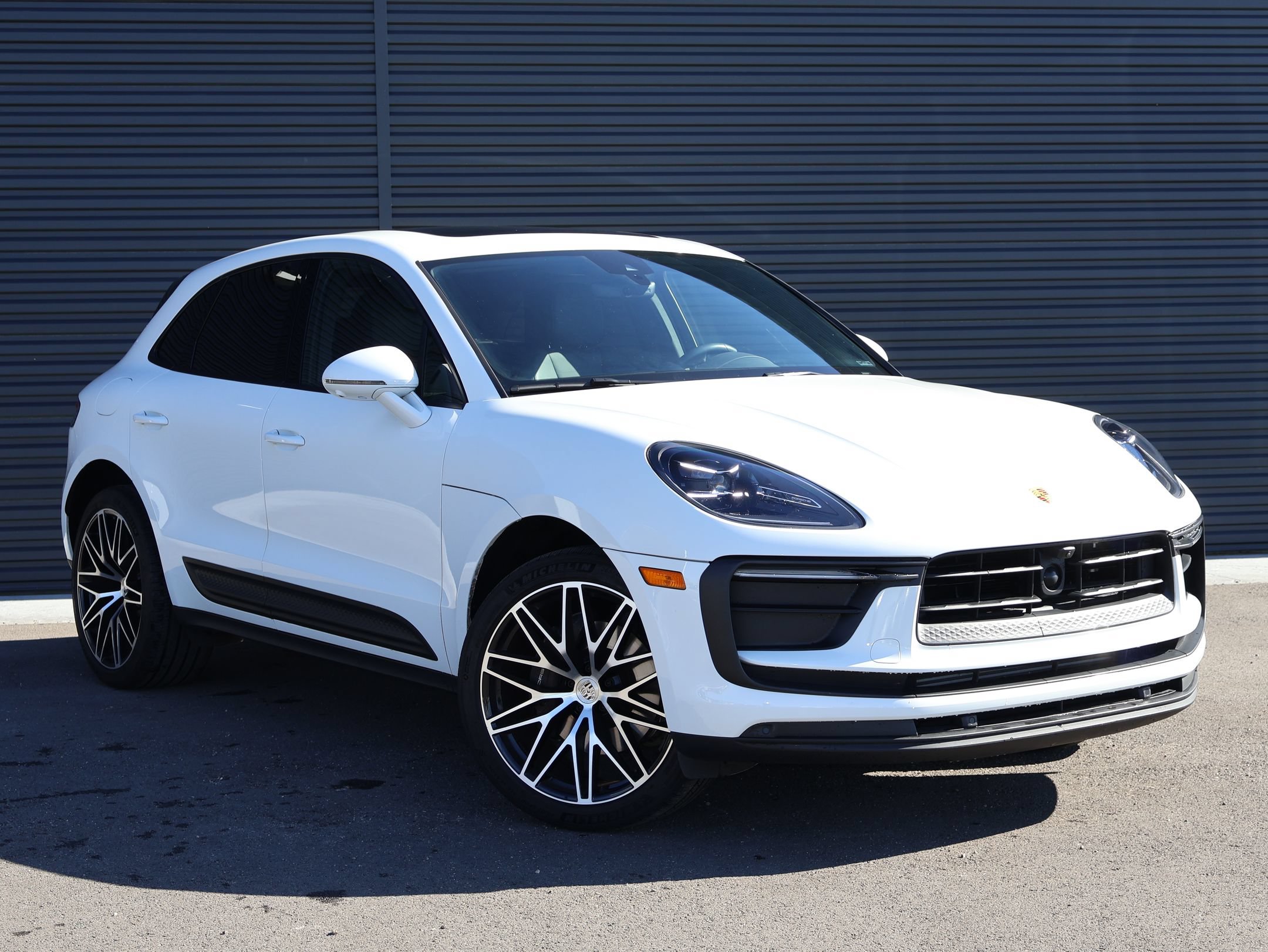 Used 2023 Porsche Macan AWD/4WD image 7