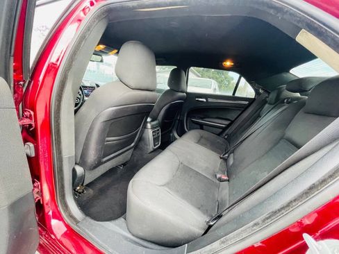 Used 2019 Chrysler 300 Touring w/ Chrome Appearance Package RWD image 16