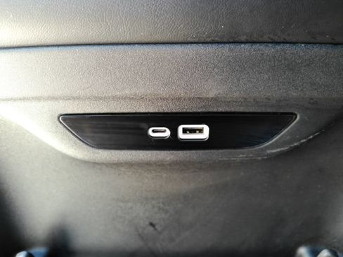 Used 2025 Chrysler Pacifica Select FWD image 33
