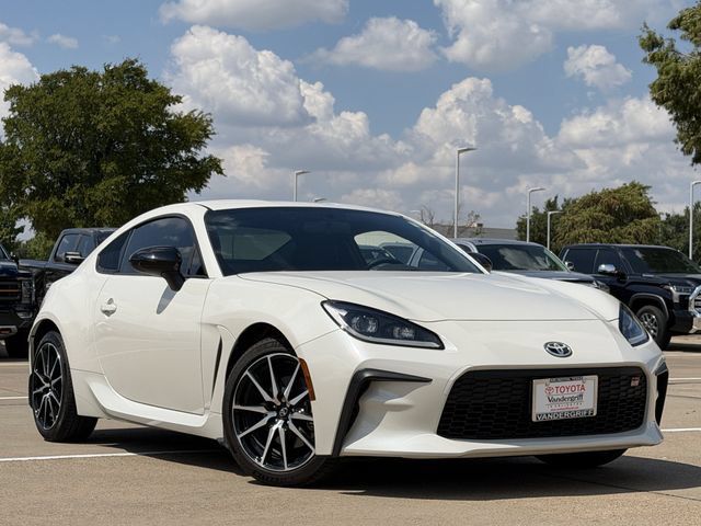 Used 2024 Toyota GR86 RWD image 2