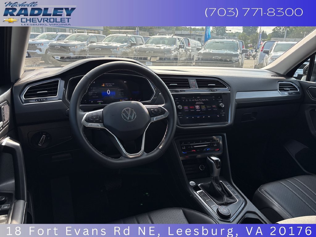 Used 2024 Volkswagen Tiguan SE w/ Panoramic Sunroof Package AWD/4WD image 15