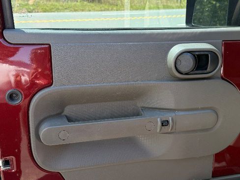 Used 2007 Jeep Wrangler Unlimited Sahara w/ Trailer Tow Group image 10