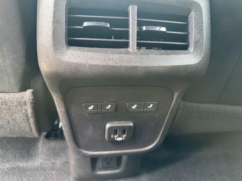 Used 2024 Chevrolet Equinox Premier FWD image 21