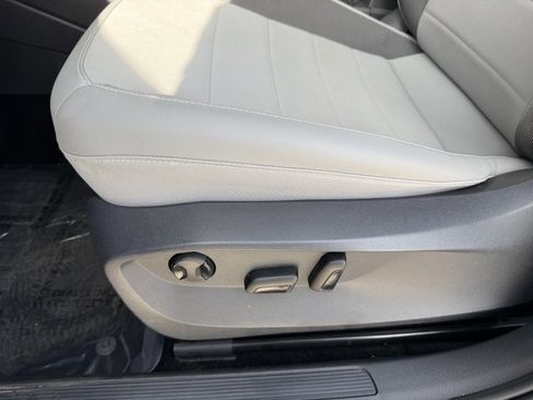 Used 2022 Volkswagen Taos SE w/ Panoramic Sunroof Package image 31