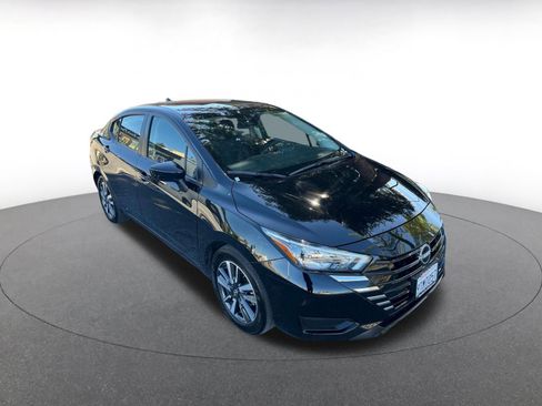 Used 2025 Nissan Versa SV image 1