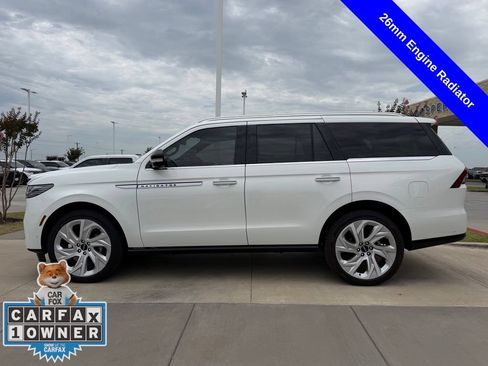 Used 2025 Lincoln Navigator Reserve AWD/4WD image 11