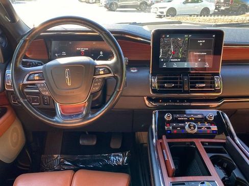 Certified 2021 Lincoln Navigator Reserve w/ Luxury Package AWD/4WD image 8