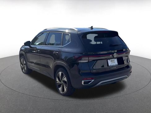 Used 2025 Volkswagen Taos SE image 10