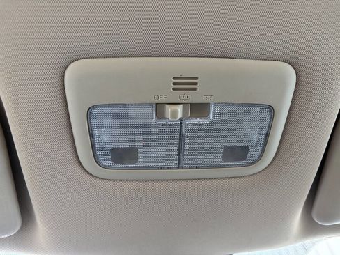 Used 2019 Toyota Corolla LE image 30