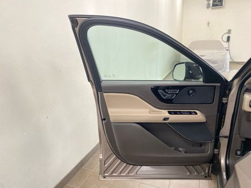 Used 2020 Lincoln Aviator Reserve w/ Equipment Group 201A AWD/4WD image 15