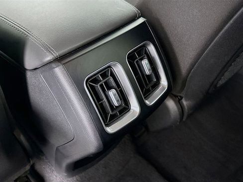 Used 2023 Kia Sorento LX image 30